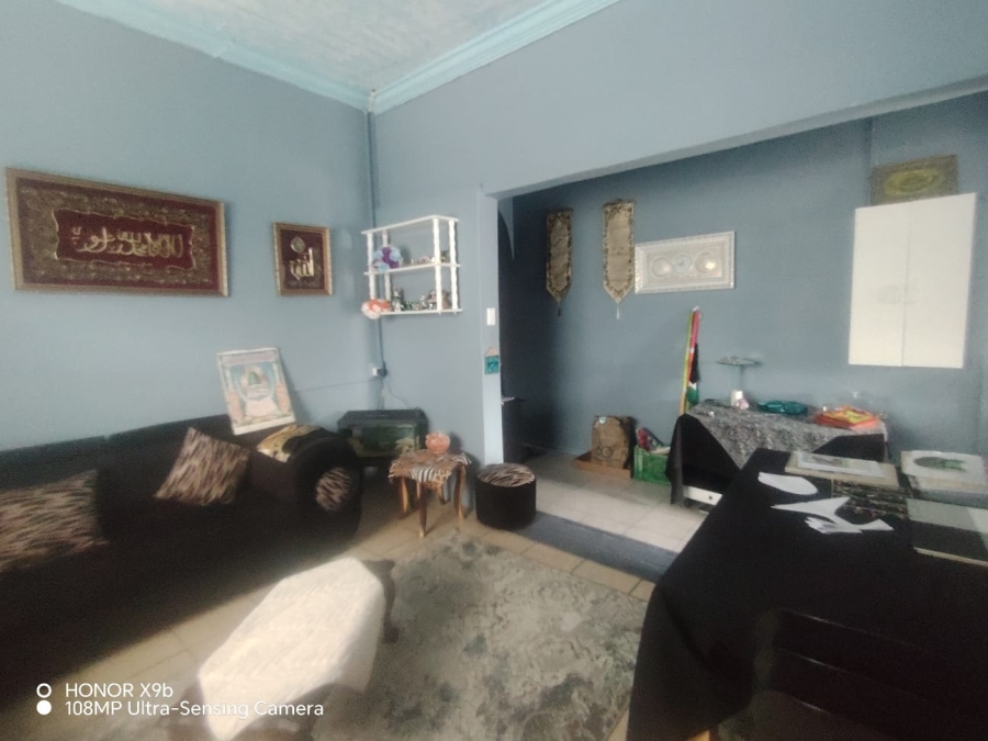 5 Bedroom Property for Sale in Wynberg Upper Western Cape